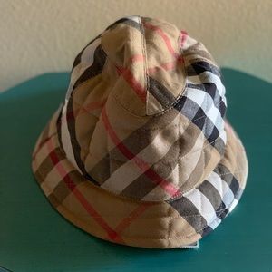 Burberry quilted bucket hat